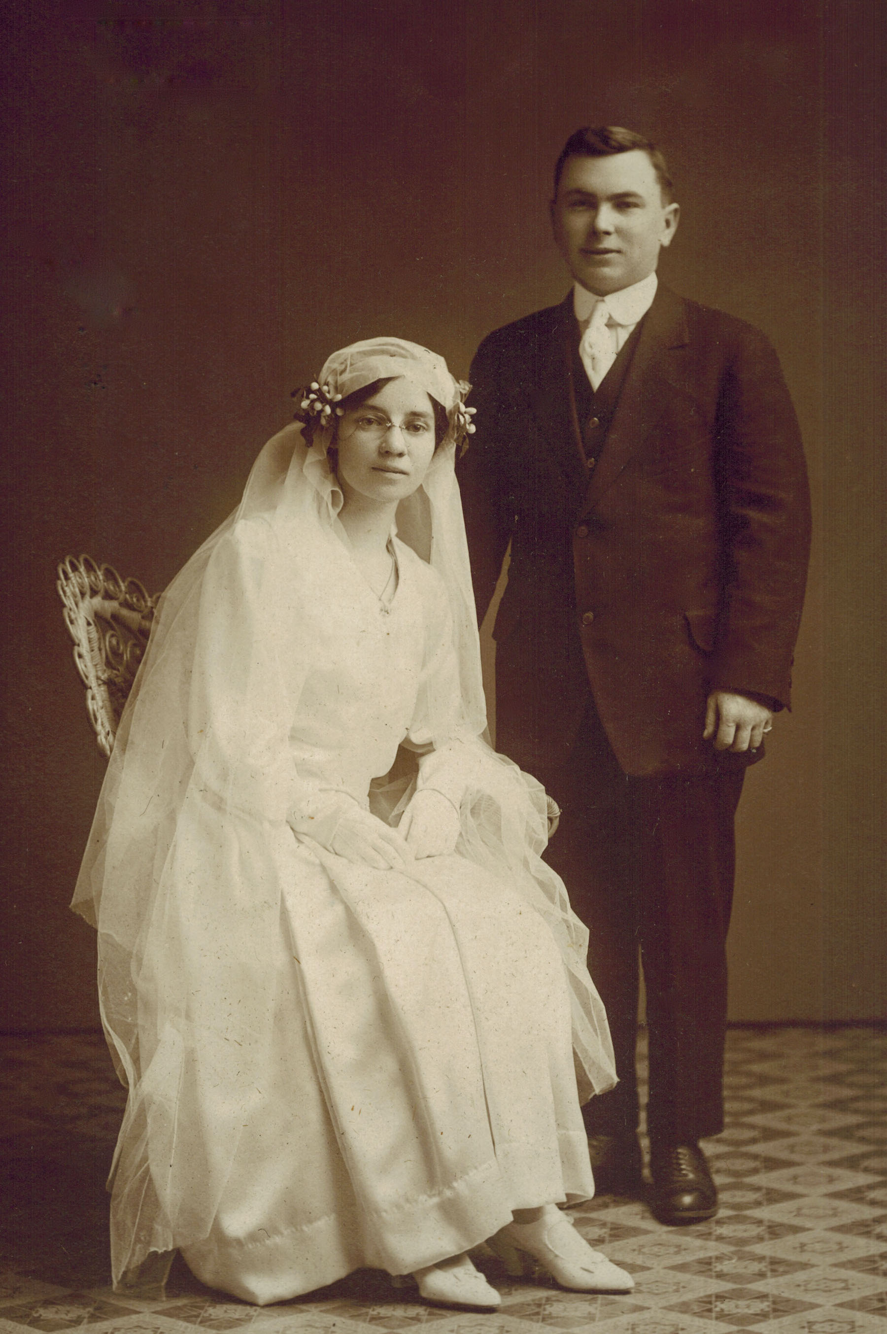 Photo of photos/Sarah (Sadie) McLeod  & Findlay Fraser mge 1916